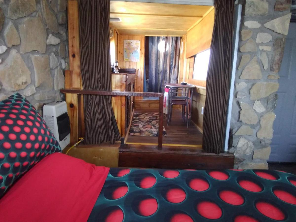 La Loma Del Chivo Llc Stone Cottage Alternative Building Marathon Zewnętrze zdjęcie