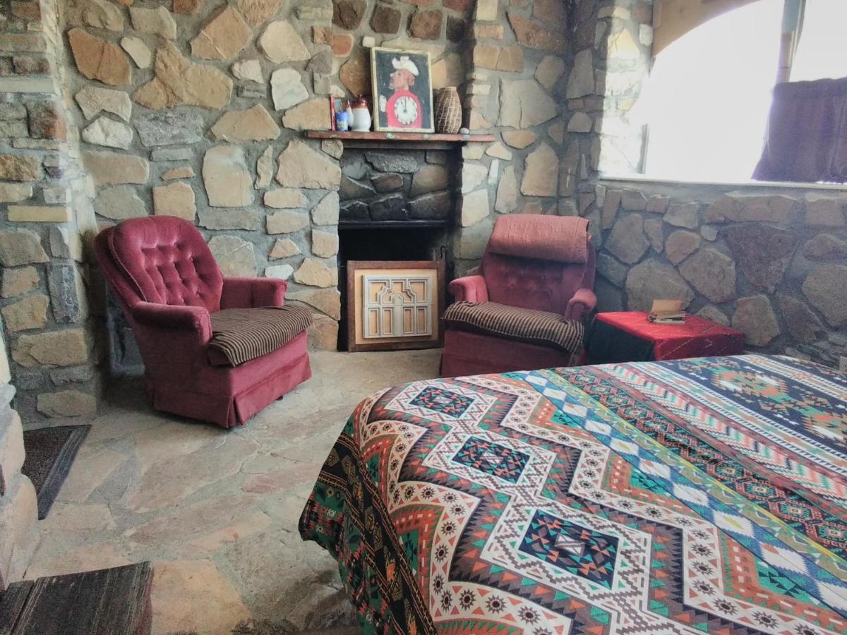 La Loma Del Chivo Llc Stone Cottage Alternative Building Marathon Zewnętrze zdjęcie